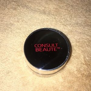 Creamy light to medium coverage concealer